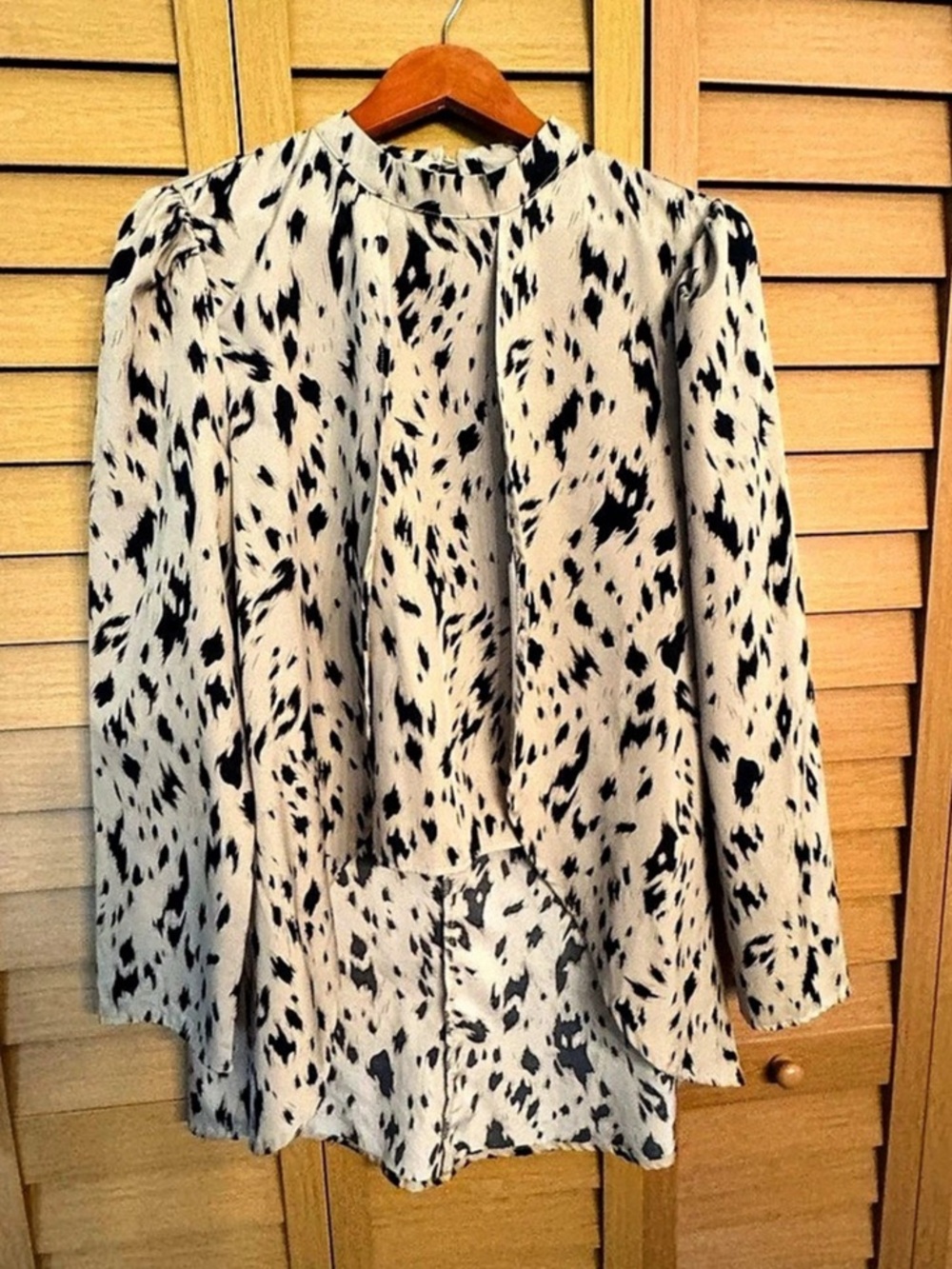SHEIN Animal Print Blouse in Cream & Black, Hi-low top Size Large Like New